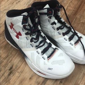 Men’s basketball shoes